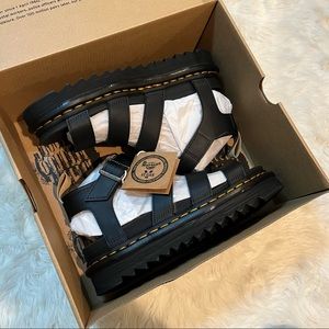 NWOT Dr Martens Black V Blaire Platform Sandals Size 8